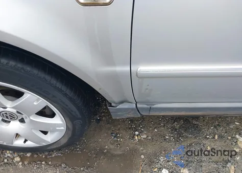 2002 Volkswagen Passat Glx from USA, damaged, VIN WVWTH63B22P356725